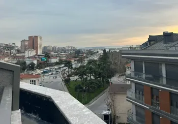 İstanbul Kadıköy'de Güzel Çift Katlı Daire Satılık